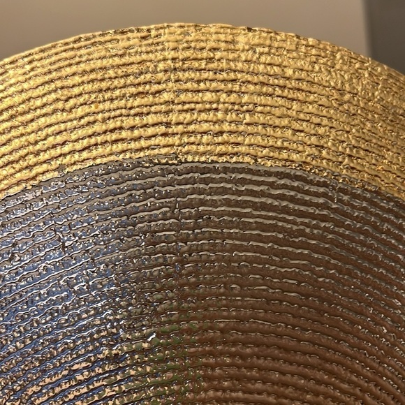 Shallow Ridged Glass Bowl With Gold Rim - Picture 3 of 4